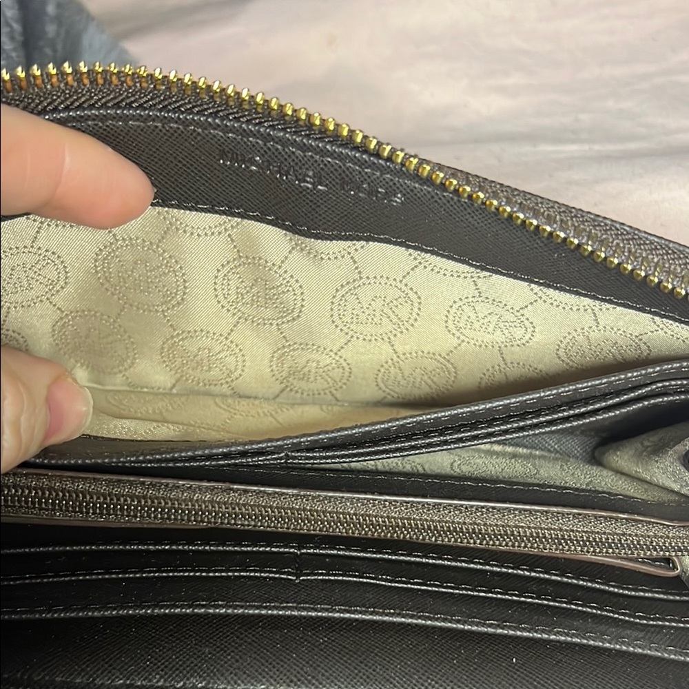 Michael Kors Brown Wristlet Long Wallet- Brown Monogrammed Brand New retail $98 - Picture 9 of 11